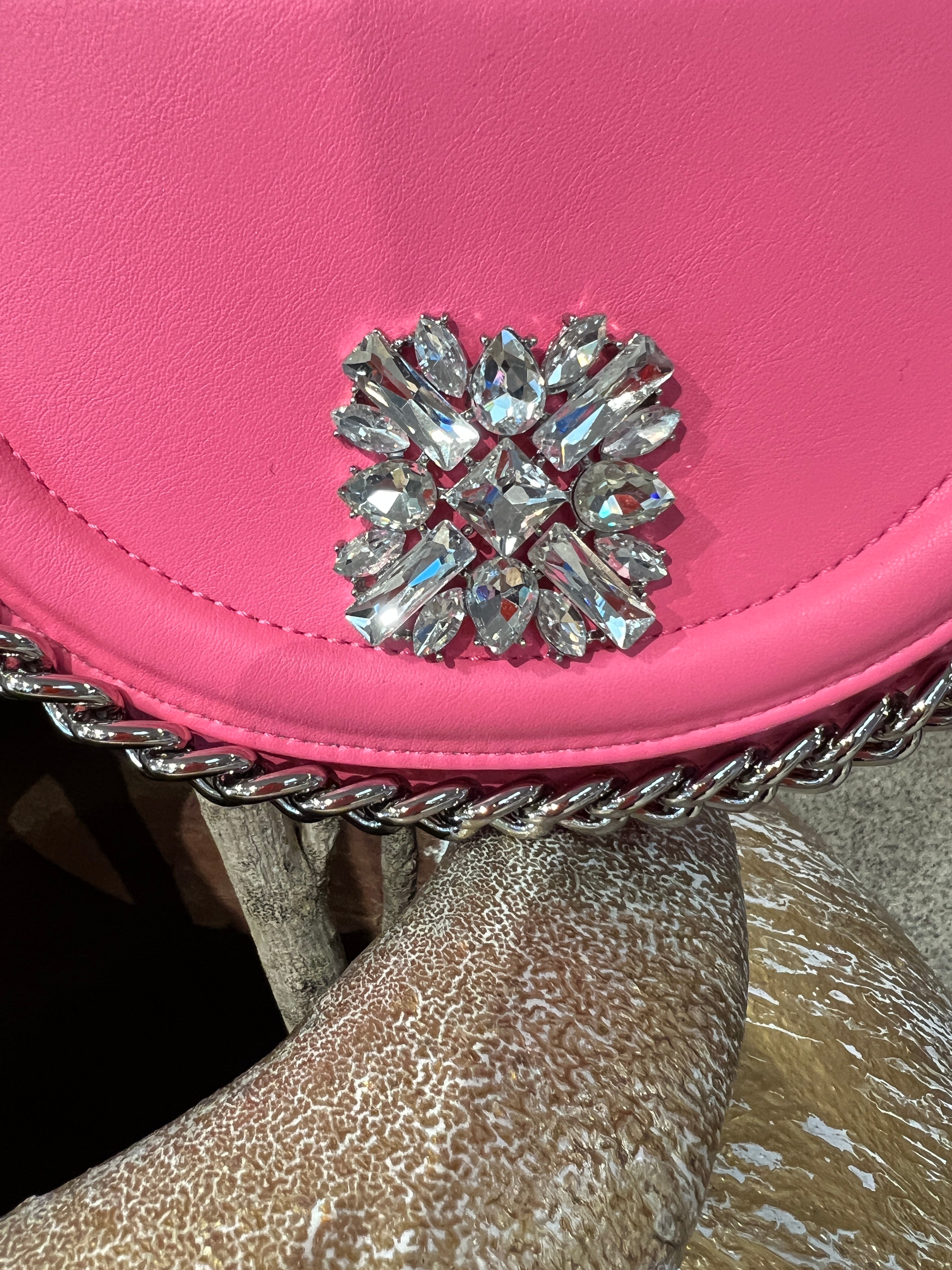 Rose - Liten handväska med stenimitation och silverkedja